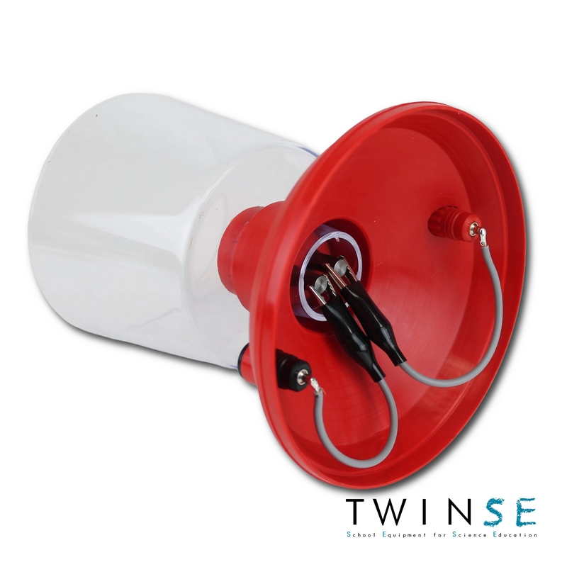 Pinces crocodiles sous la cuve plastique / Alligator clips under the plastic tank Pinces crocodiles sous la cuve plastique / Alligator clips under the plastic tank